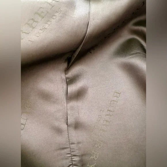 Burberry Milbury Navy Full Suit- 2 Piece. EU: 50R. Good Condition. - Picture 7 of 14